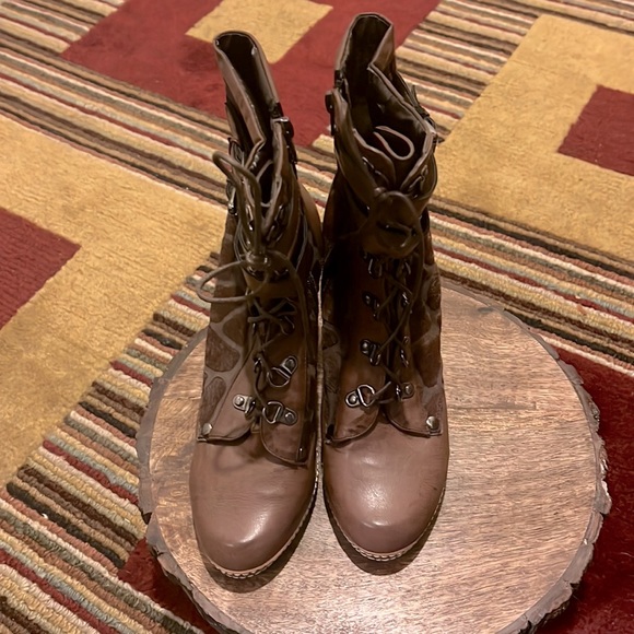 Gently worn animal print booties. Size 39 faux fir and leather. Side Zipper - Picture 3 of 6